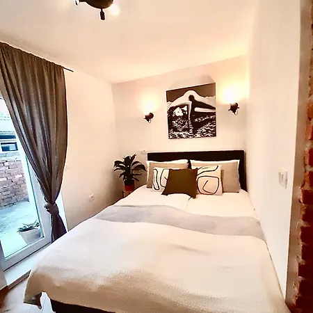 Gg Art Iii Apartment